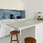 Arnold's Ocean View, Air Conditioner, 阿德耶