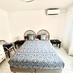 Arnold's Ocean View, Air Conditioner, 阿德耶